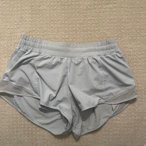 Lululemon hotty hot low-rise lined shorts 2.5"